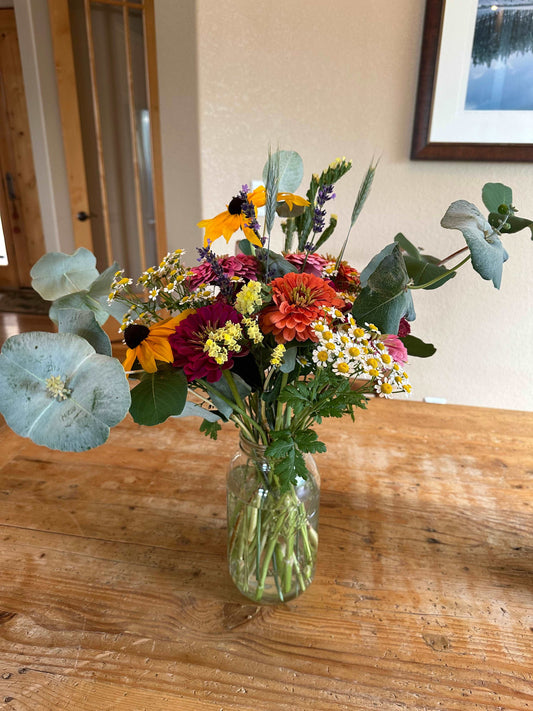 Classic zinnia flower bouquet