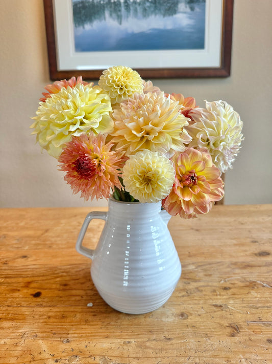 Premium dahlia flower bouquet